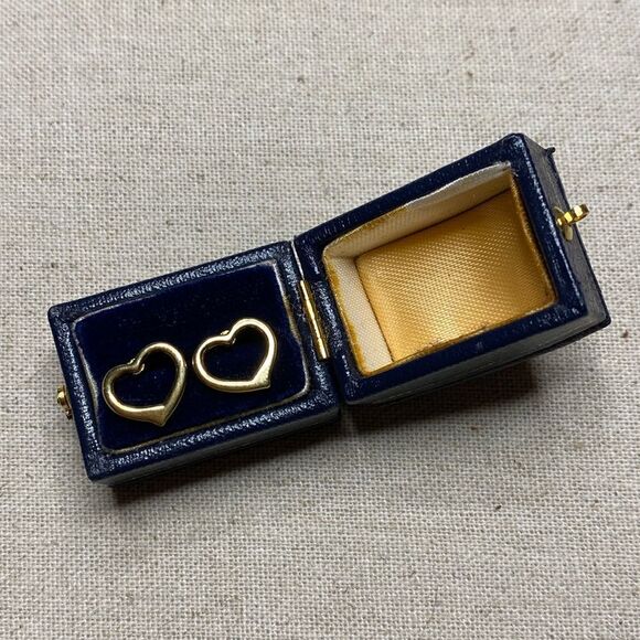 💛 Vintage Gold Plated Open Heart Earrings - Picture 1 of 4